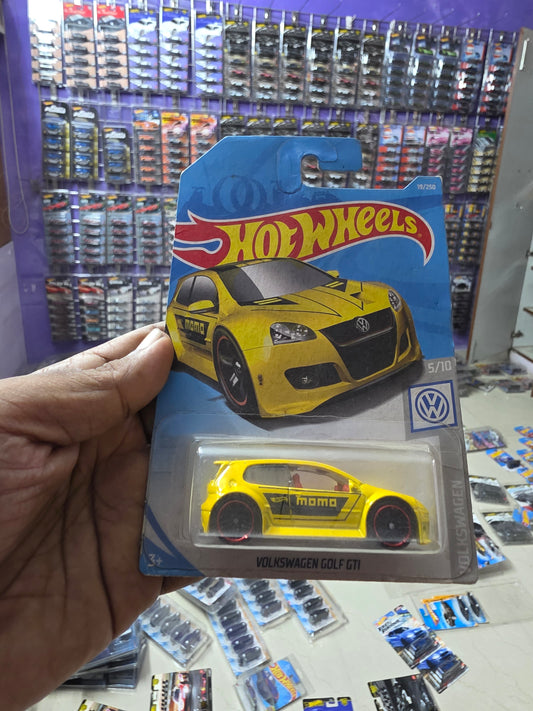 Hothwheels mainline 2017 VOLKSWAGEN GOLF MOMO GTI 1